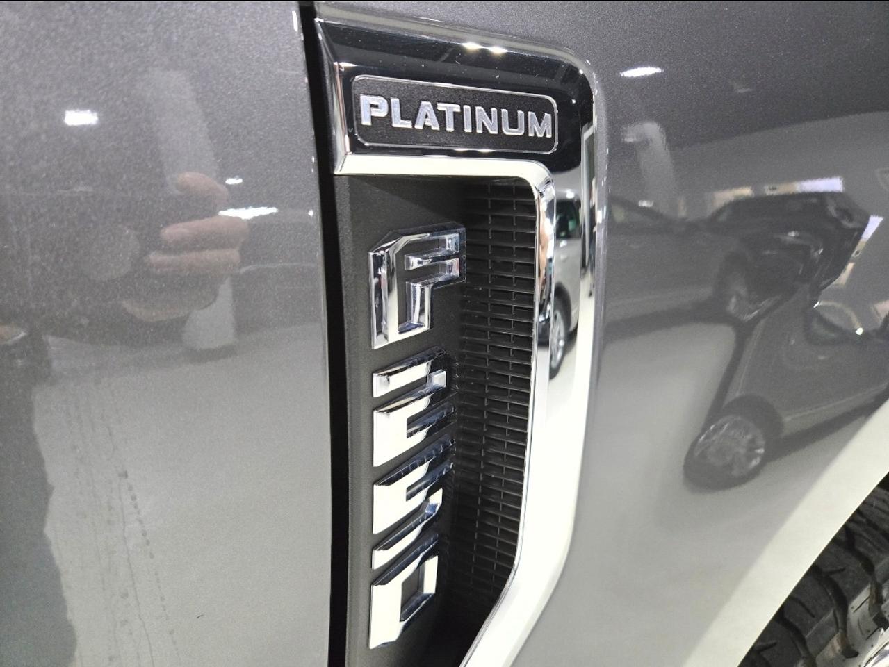 2022 Ford F-250 PLATINUM CREW CAB 6.7L POWER STROKE LOW KMS Photo