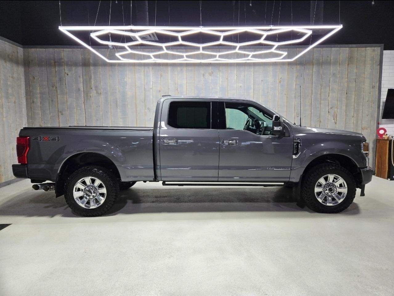 2022 Ford F-250 PLATINUM CREW CAB 6.7L POWER STROKE LOW KMS Photo