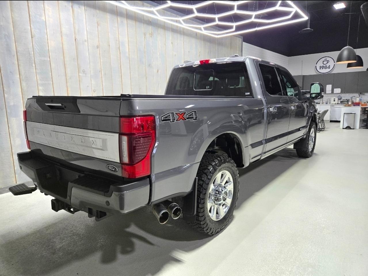 2022 Ford F-250 PLATINUM CREW CAB 6.7L POWER STROKE LOW KMS Photo