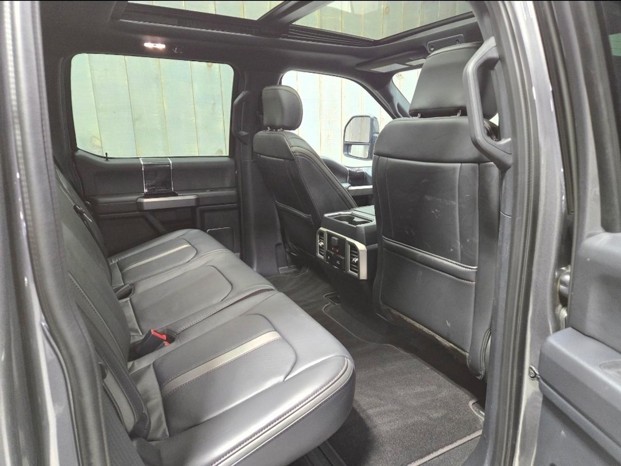 2022 Ford F-250 PLATINUM CREW CAB 6.7L POWER STROKE LOW KMS Photo