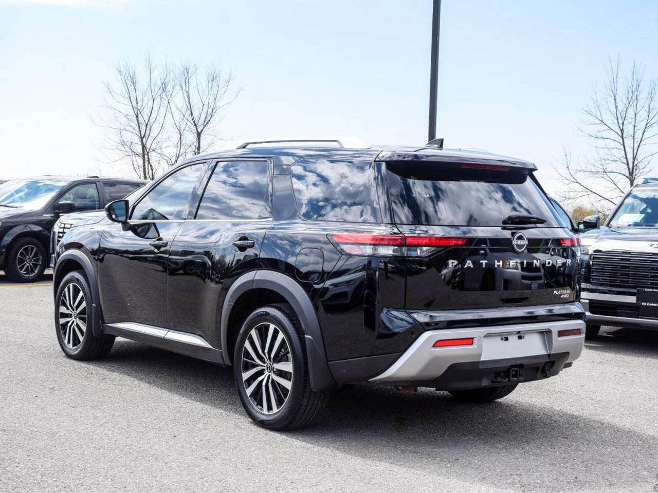 2023 Nissan Pathfinder PLATINUM   1owner, No Accidents, LOW KMS Photo