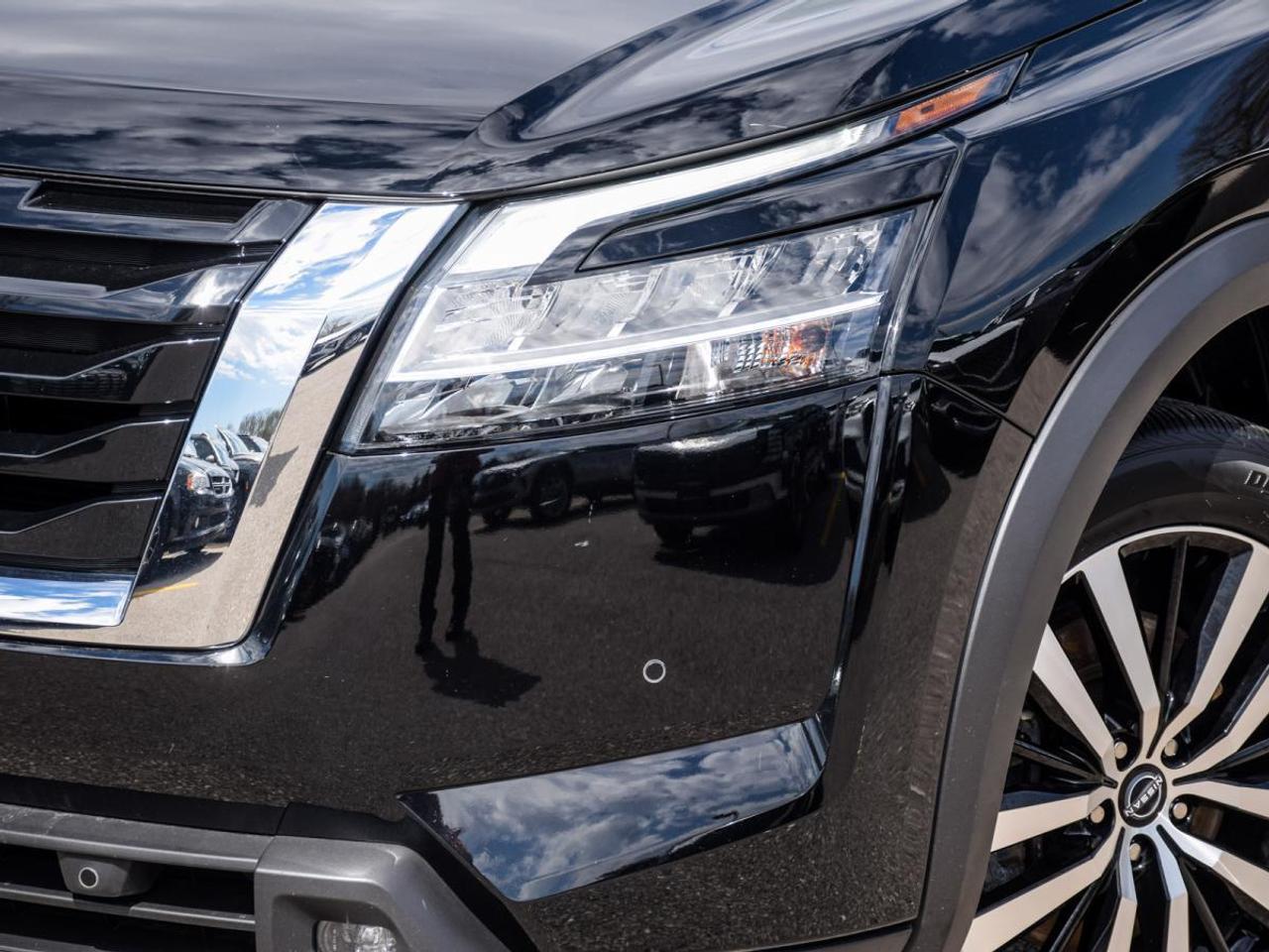 2023 Nissan Pathfinder PLATINUM   1owner, No Accidents, LOW KMS Photo
