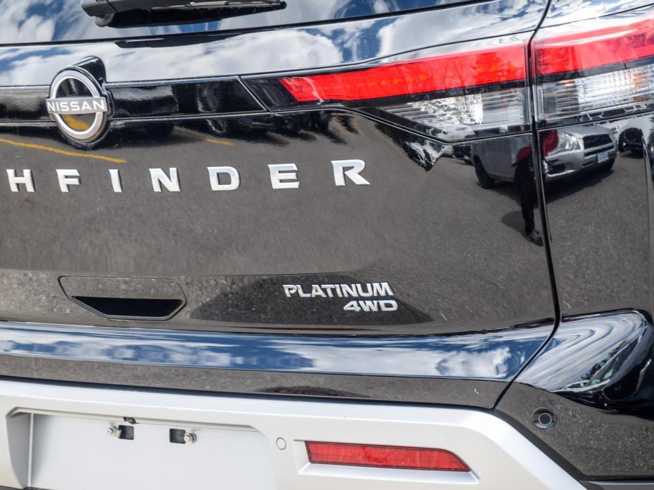 2023 Nissan Pathfinder PLATINUM   1owner, No Accidents, LOW KMS Photo