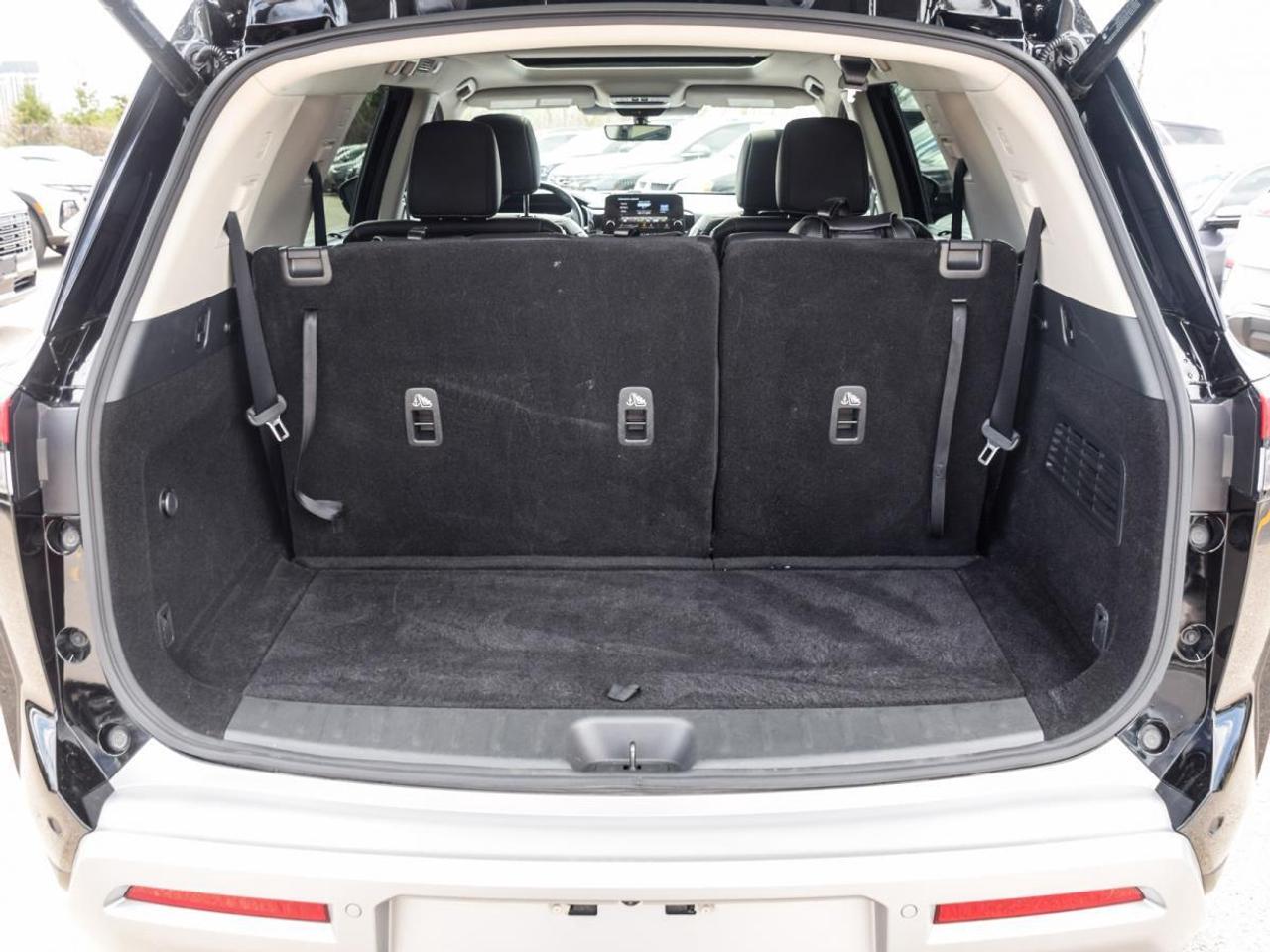 2023 Nissan Pathfinder PLATINUM   1owner, No Accidents, LOW KMS Photo