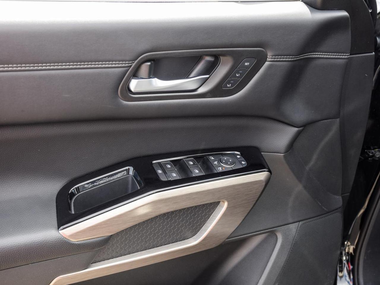 2023 Nissan Pathfinder PLATINUM   1owner, No Accidents, LOW KMS Photo