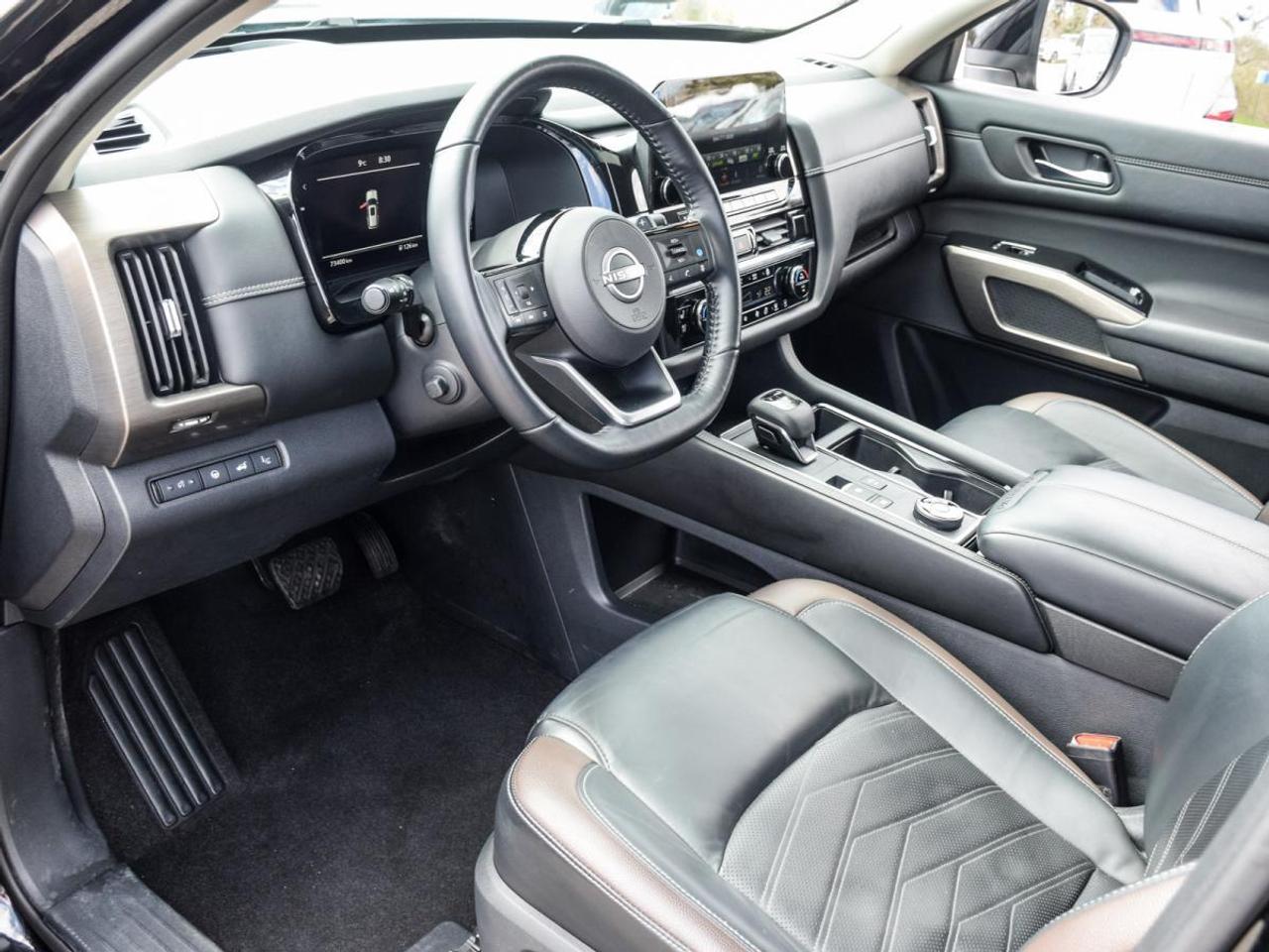 2023 Nissan Pathfinder PLATINUM   1owner, No Accidents, LOW KMS Photo