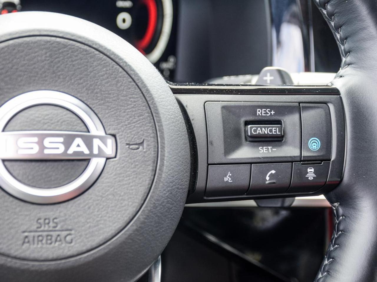 2023 Nissan Pathfinder PLATINUM   1owner, No Accidents, LOW KMS Photo