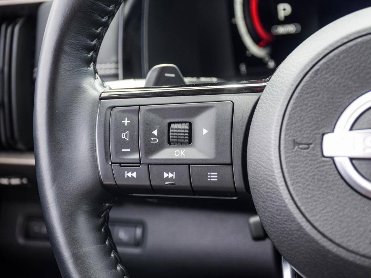 2023 Nissan Pathfinder PLATINUM   1owner, No Accidents, LOW KMS Photo