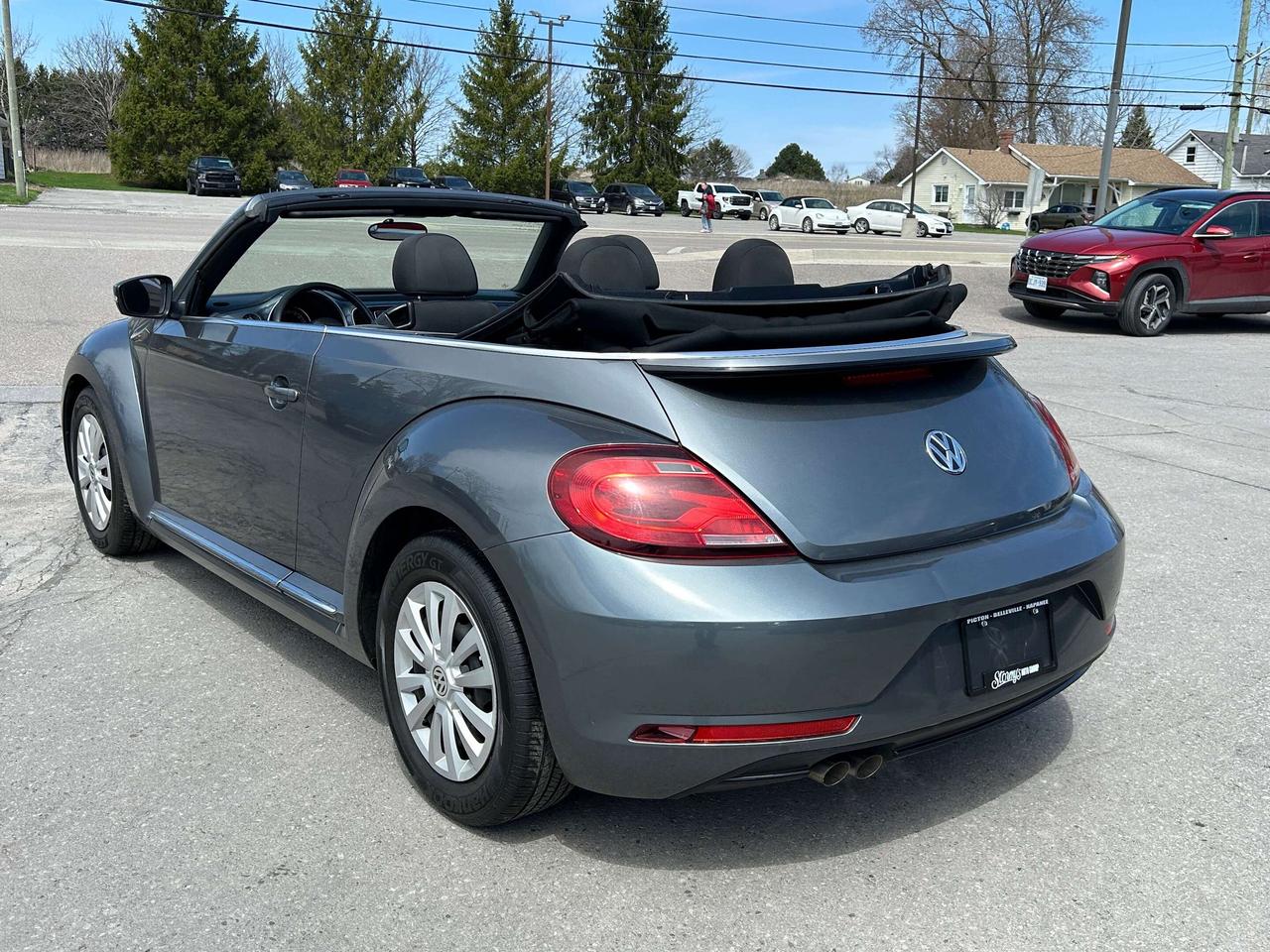 2018 Volkswagen Beetle TRENDLINE/CONVERTIBLE/ONLY 60K KMS CALL PICTON Photo