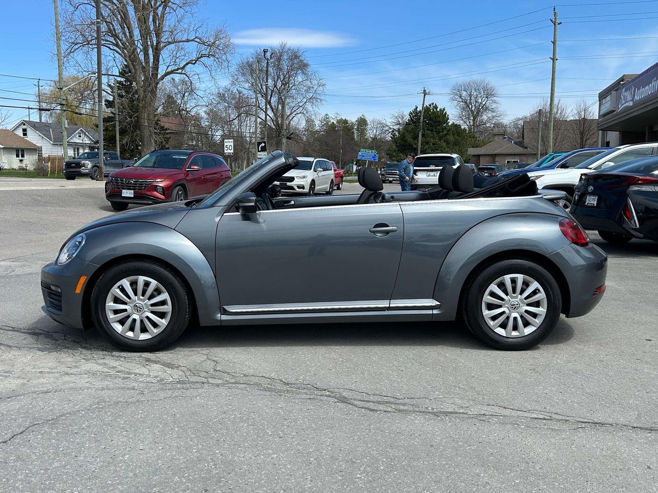 2018 Volkswagen Beetle TRENDLINE/CONVERTIBLE/ONLY 60K KMS CALL PICTON Photo