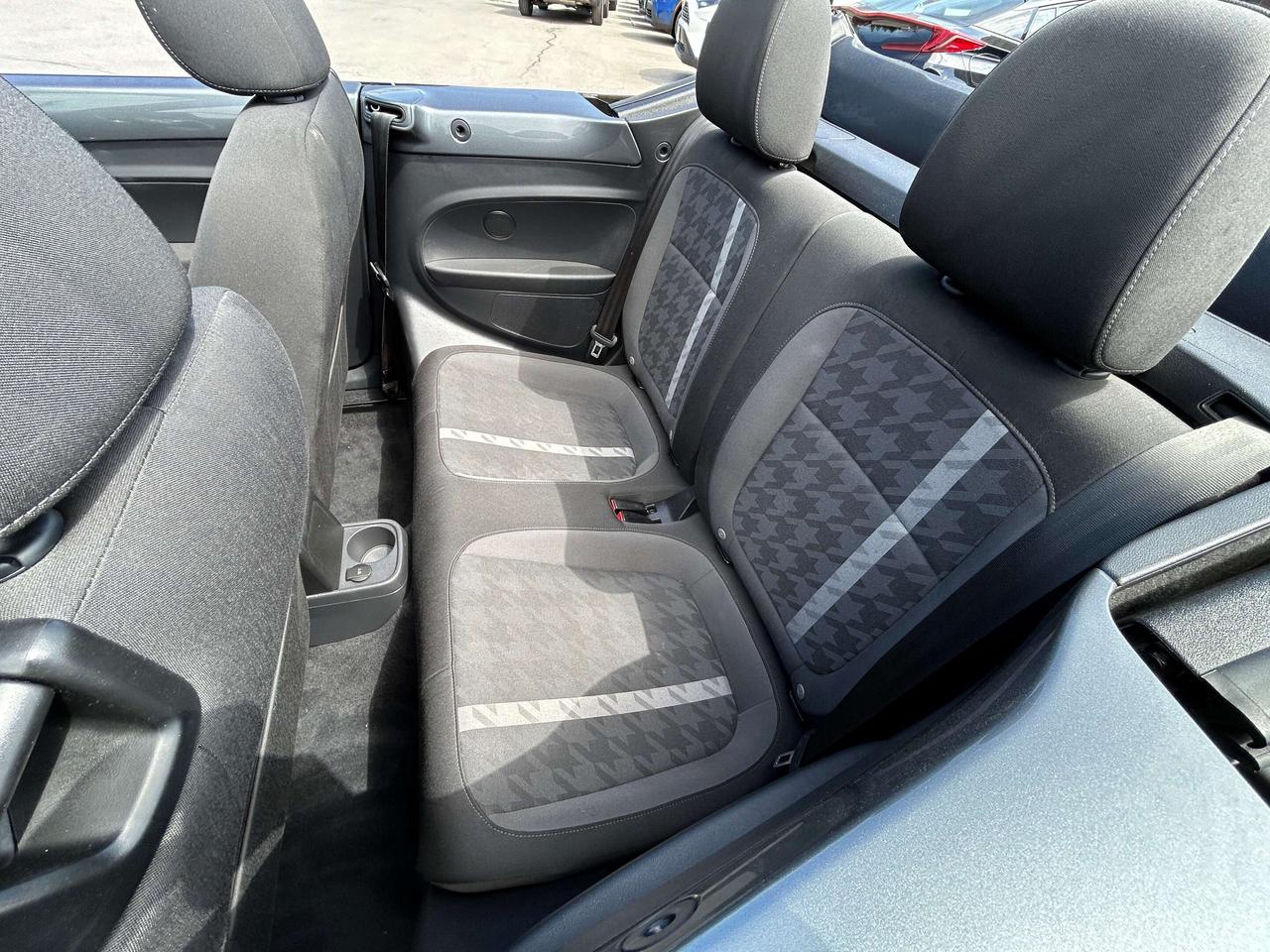 2018 Volkswagen Beetle TRENDLINE/CONVERTIBLE/ONLY 60K KMS CALL PICTON Photo