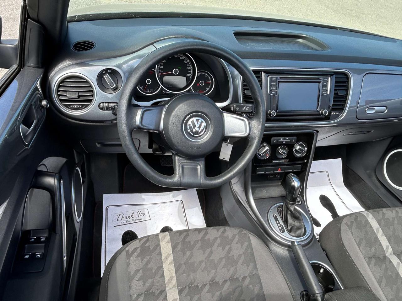 2018 Volkswagen Beetle TRENDLINE/CONVERTIBLE/ONLY 60K KMS CALL PICTON Photo