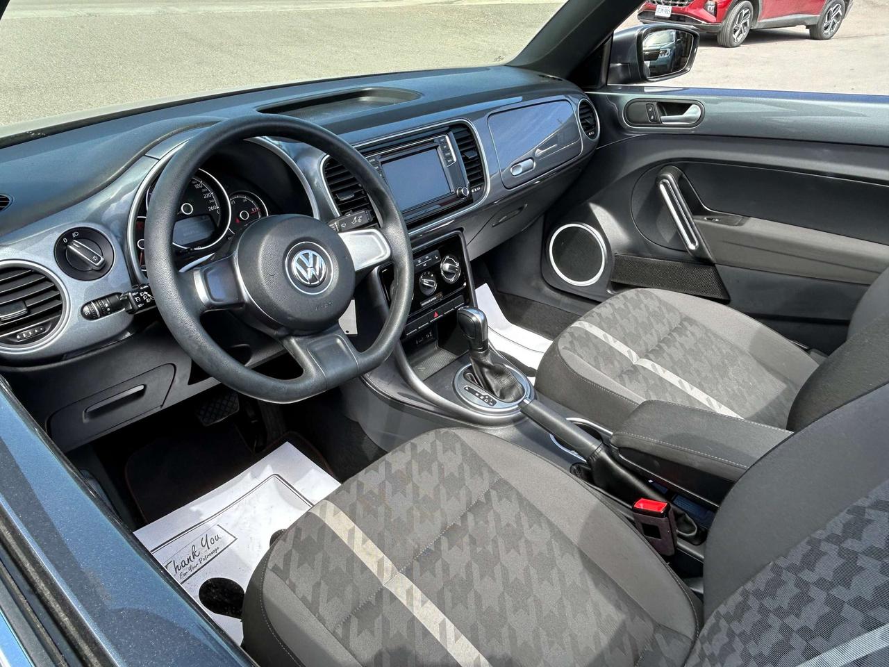 2018 Volkswagen Beetle TRENDLINE/CONVERTIBLE/ONLY 60K KMS CALL PICTON Photo