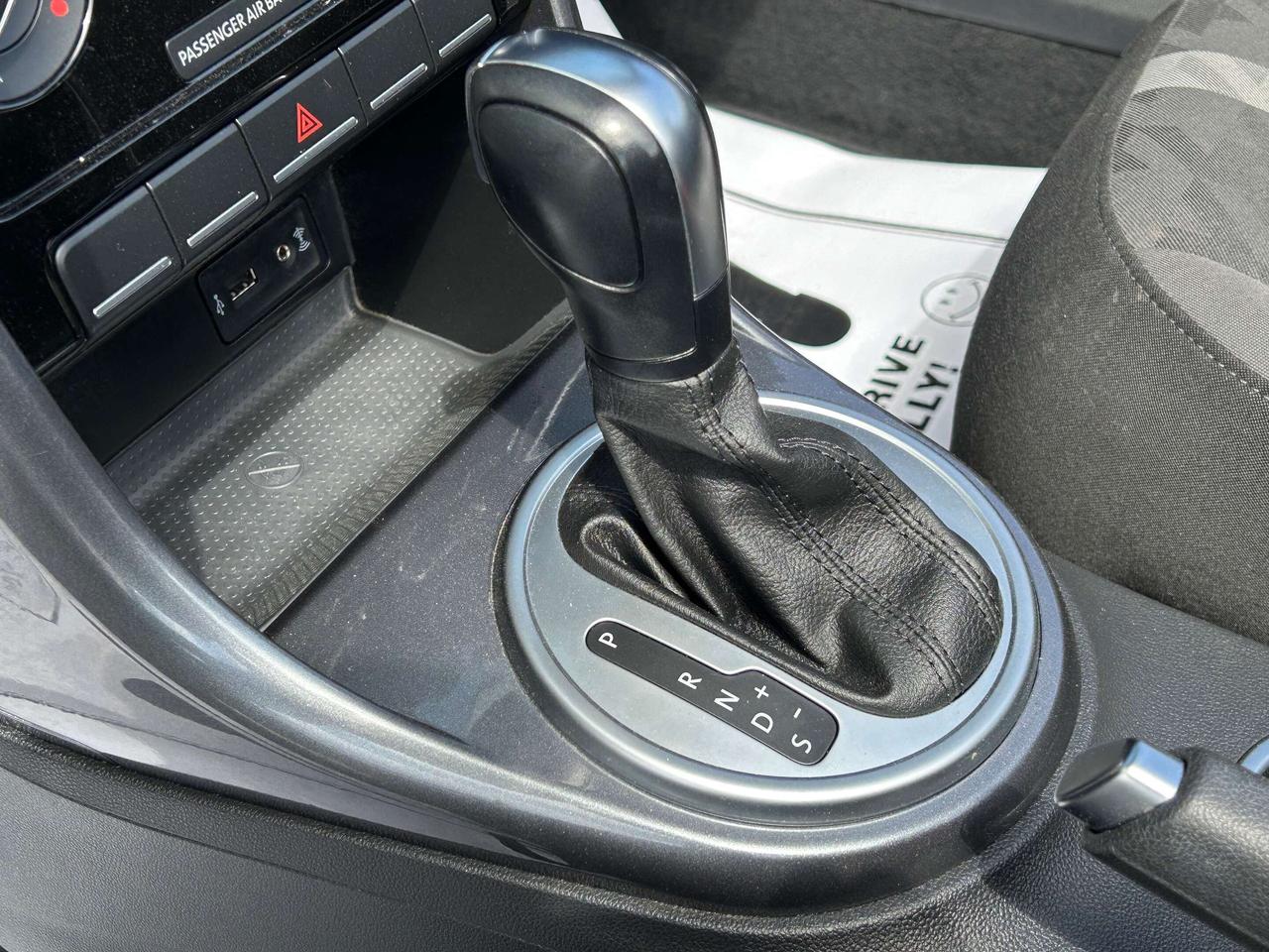 2018 Volkswagen Beetle TRENDLINE/CONVERTIBLE/ONLY 60K KMS CALL PICTON Photo