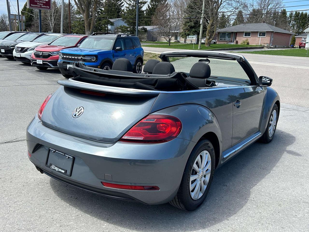 2018 Volkswagen Beetle TRENDLINE/CONVERTIBLE/ONLY 60K KMS CALL PICTON Photo