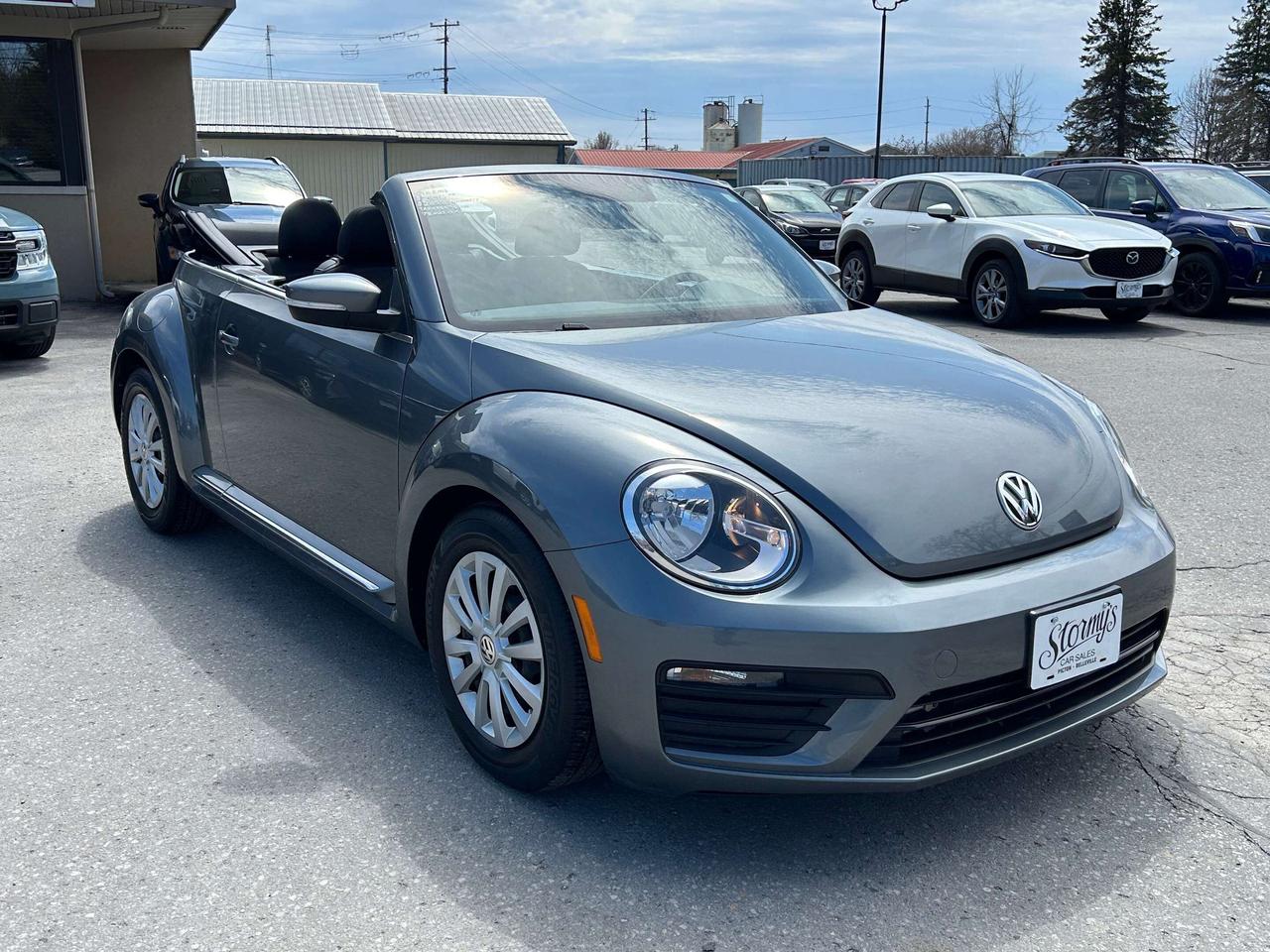 2018 Volkswagen Beetle TRENDLINE/CONVERTIBLE/ONLY 60K KMS CALL PICTON Photo