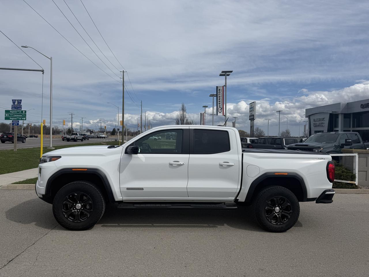 2024 GMC Canyon Elevation   TONNEAU COVER   PREM PKG   NO CLAIMS Photo
