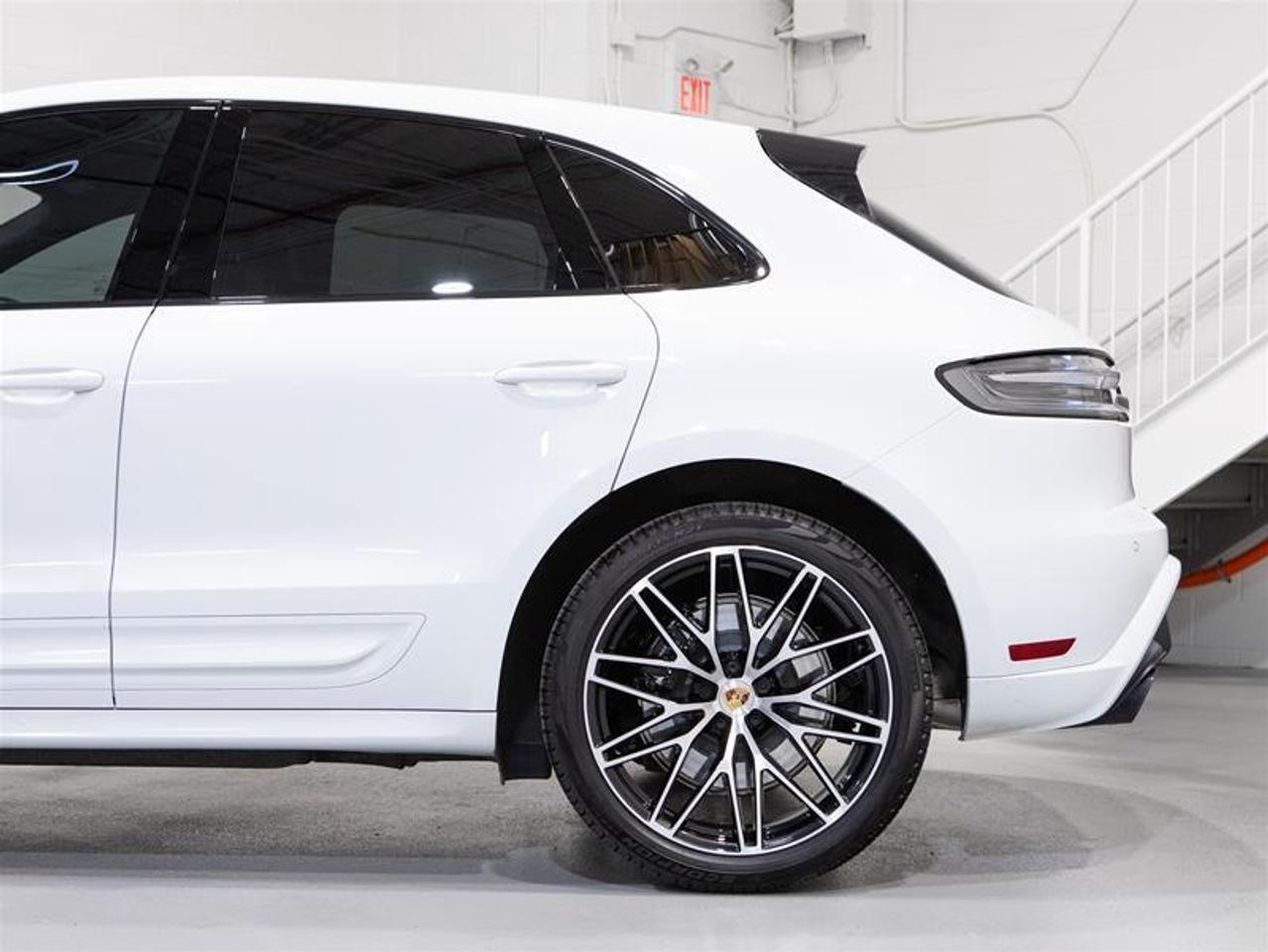 2024 Porsche Macan GTS AWD Photo