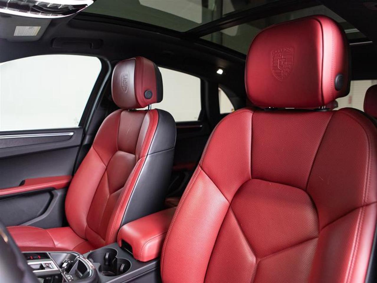 2024 Porsche Macan GTS AWD Photo