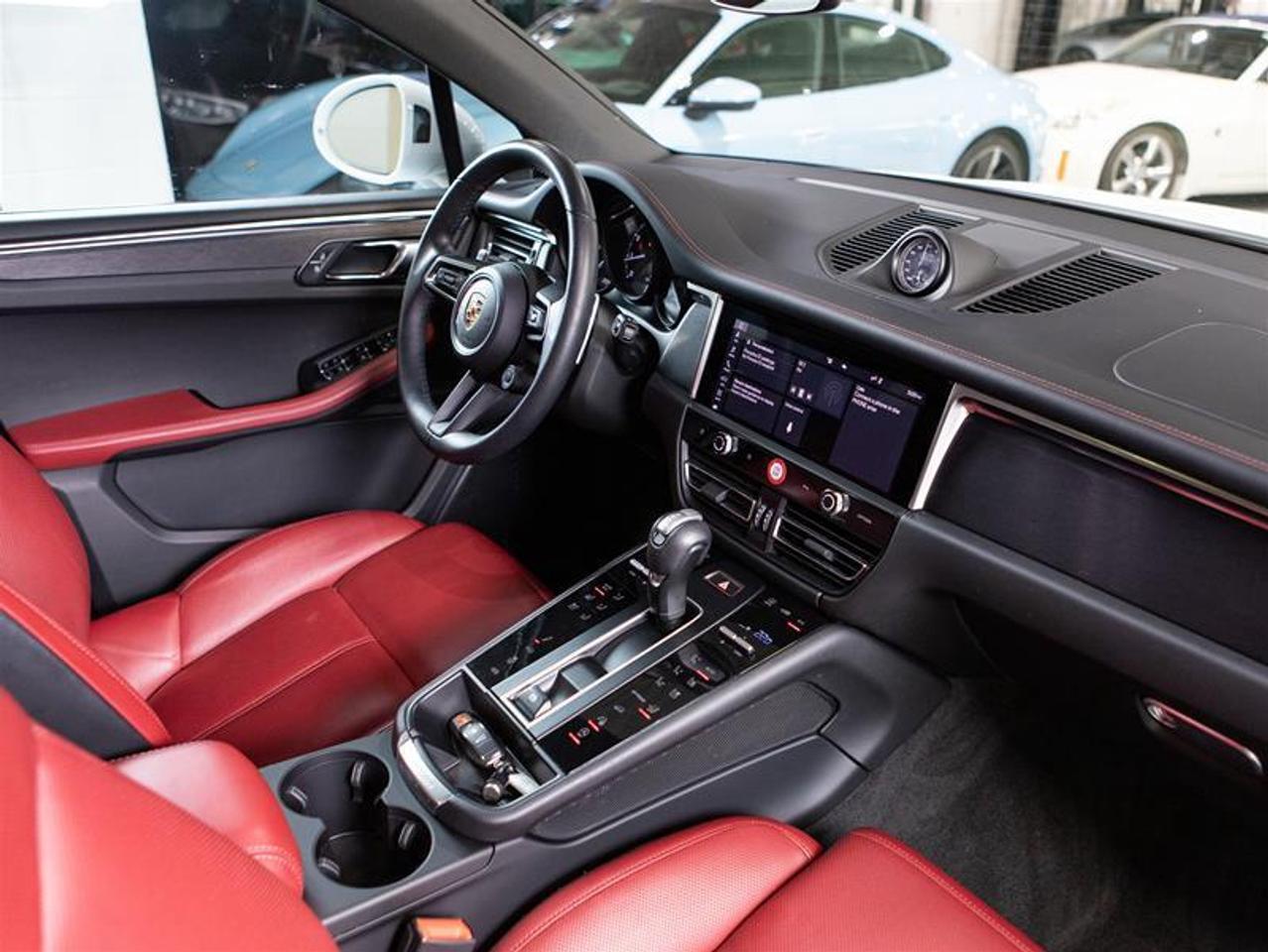2024 Porsche Macan GTS AWD Photo