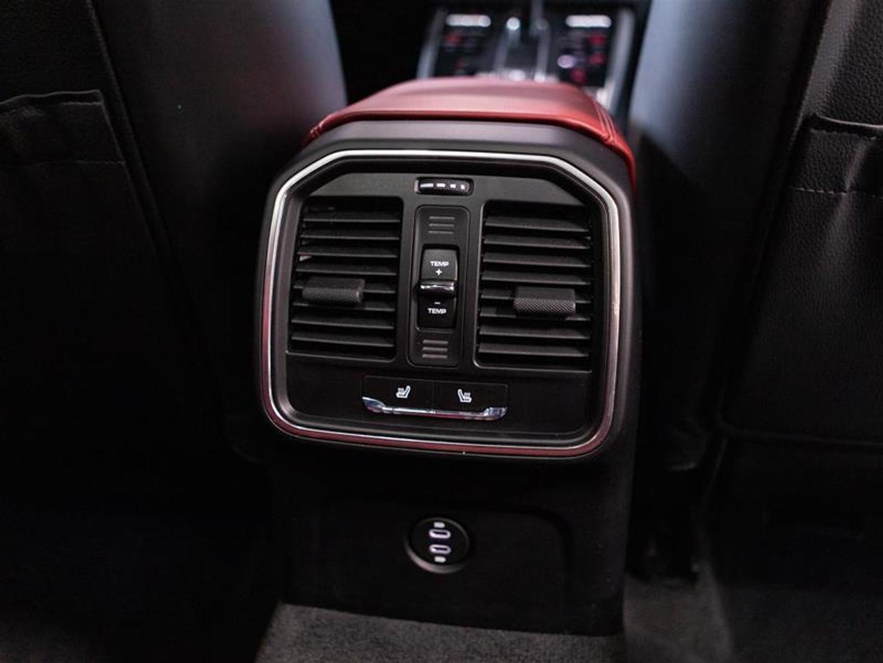 2024 Porsche Macan GTS AWD Photo