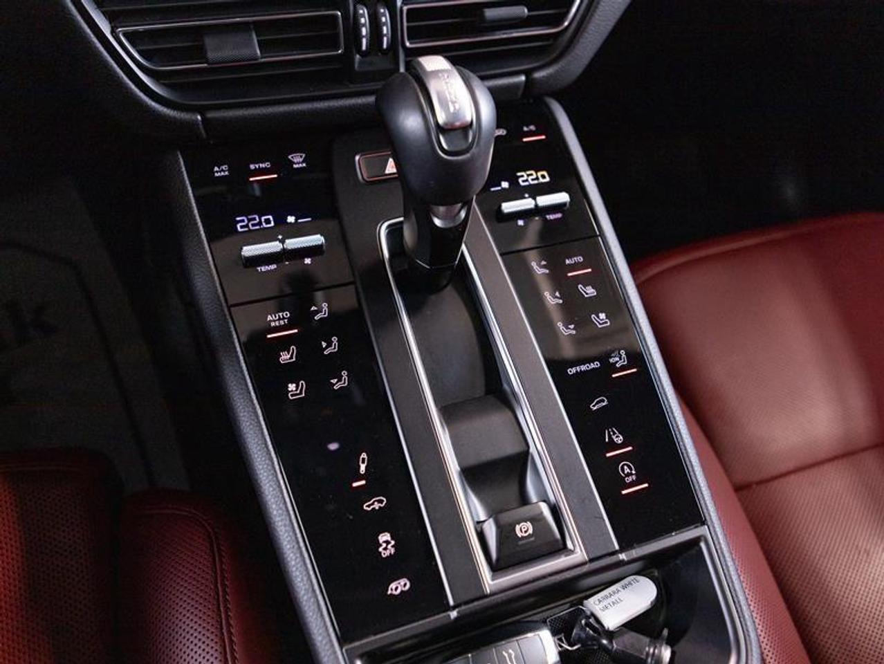 2024 Porsche Macan GTS AWD Photo