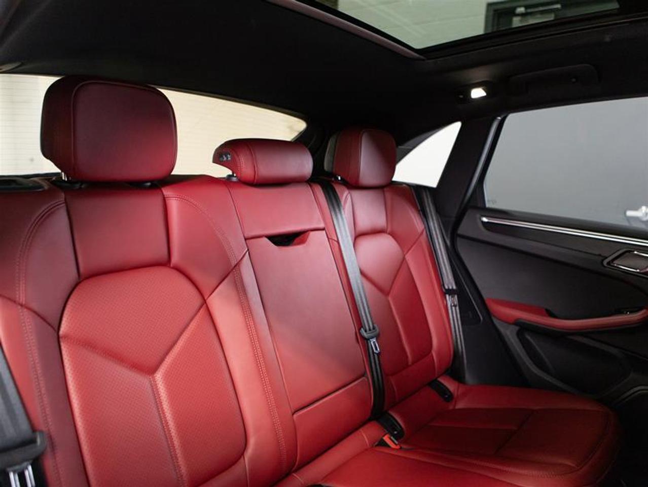 2024 Porsche Macan GTS AWD Photo