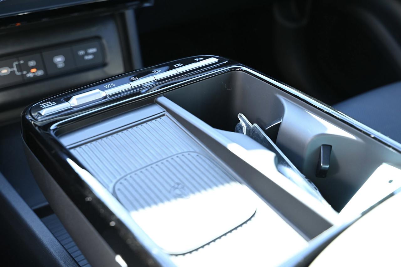 2025 Hyundai Tucson Plug-In Hybrid ULTIMATE/ 51K EV RANGE/ GOVERNMENT REBATE Photo