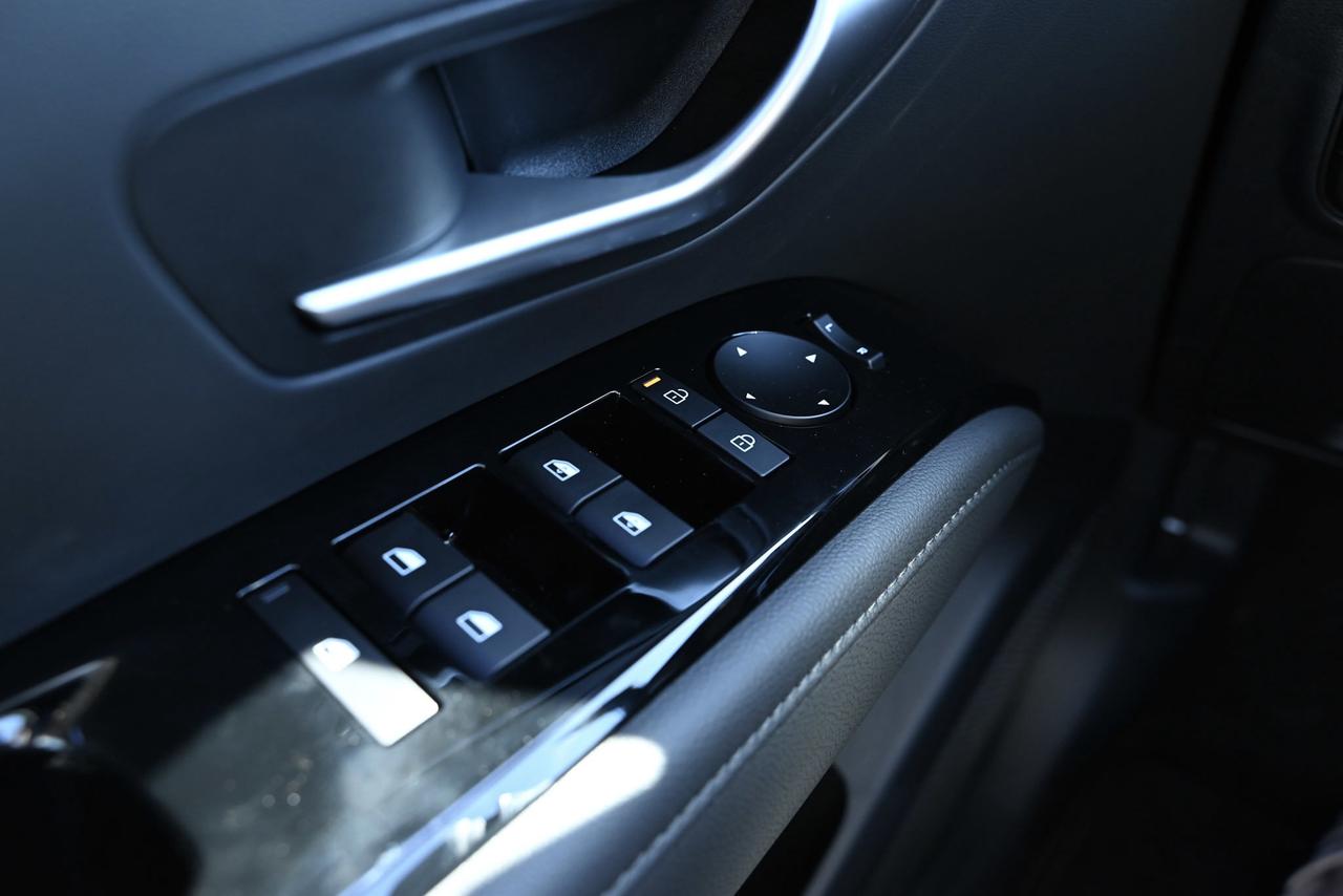 2025 Hyundai Tucson Plug-In Hybrid ULTIMATE/ 51K EV RANGE/ GOVERNMENT REBATE Photo