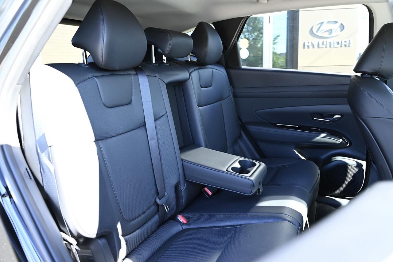 2025 Hyundai Tucson Plug-In Hybrid ULTIMATE/ 51K EV RANGE/ GOVERNMENT REBATE Photo