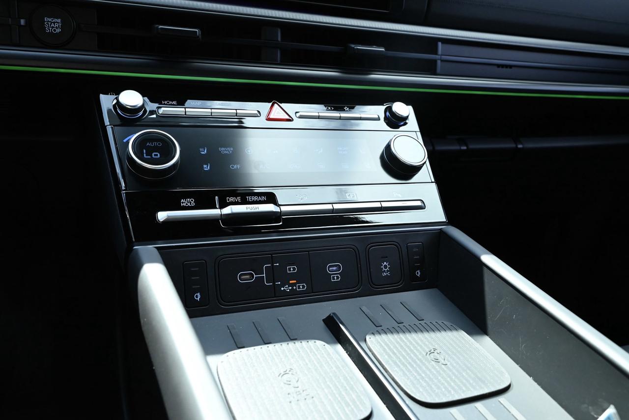 2025 Hyundai Santa Fe ULTIMATE CALLIGRAPHY AWD Photo