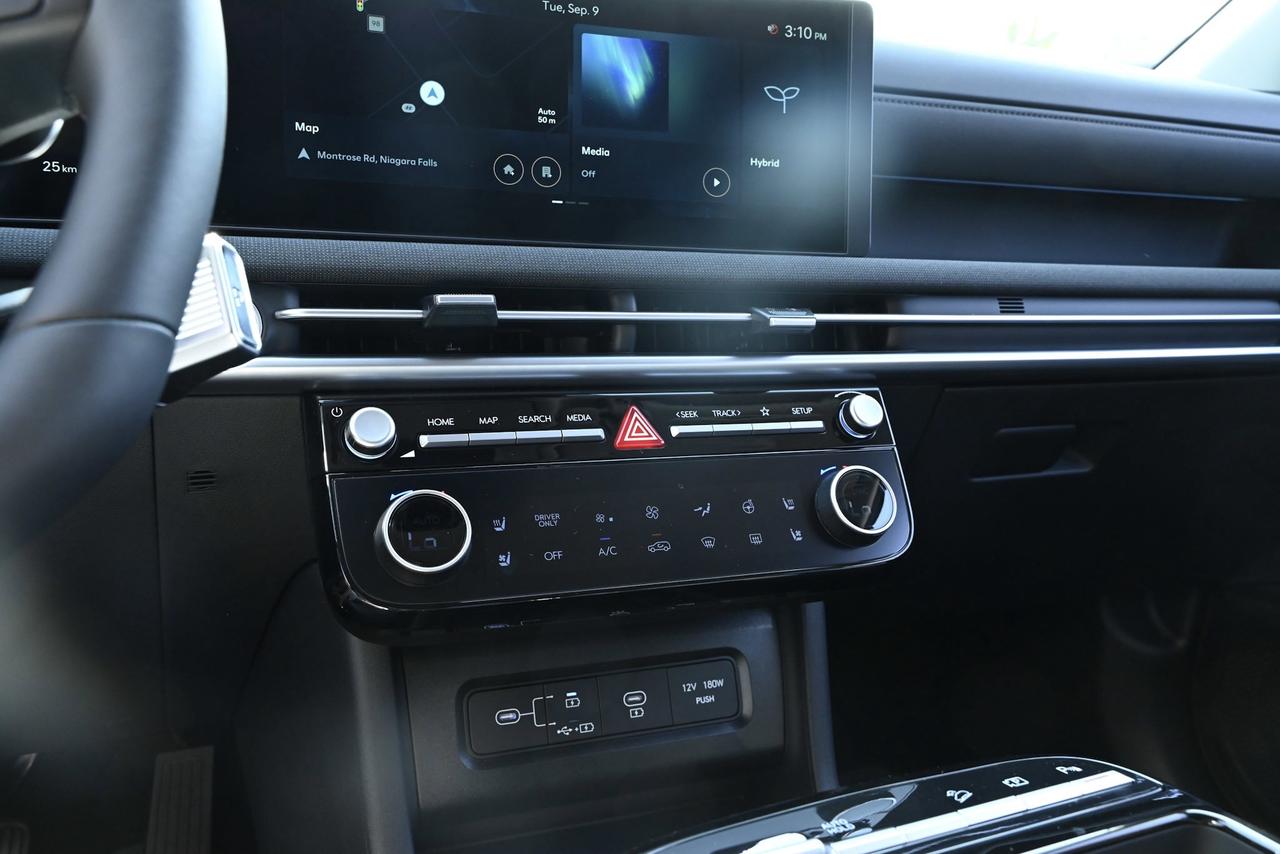 2025 Hyundai Tucson Plug-In Hybrid ULTIMATE/ 51K EV RANGE/ GOVERNMENT REBATE Photo