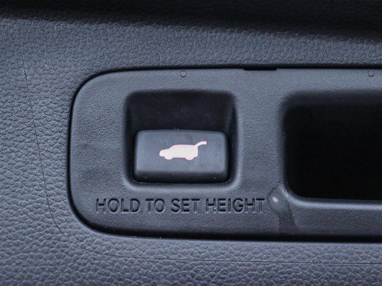 2024 Honda CR-V Hybrid Touring LEATHER NAVI SUNROOF Photo