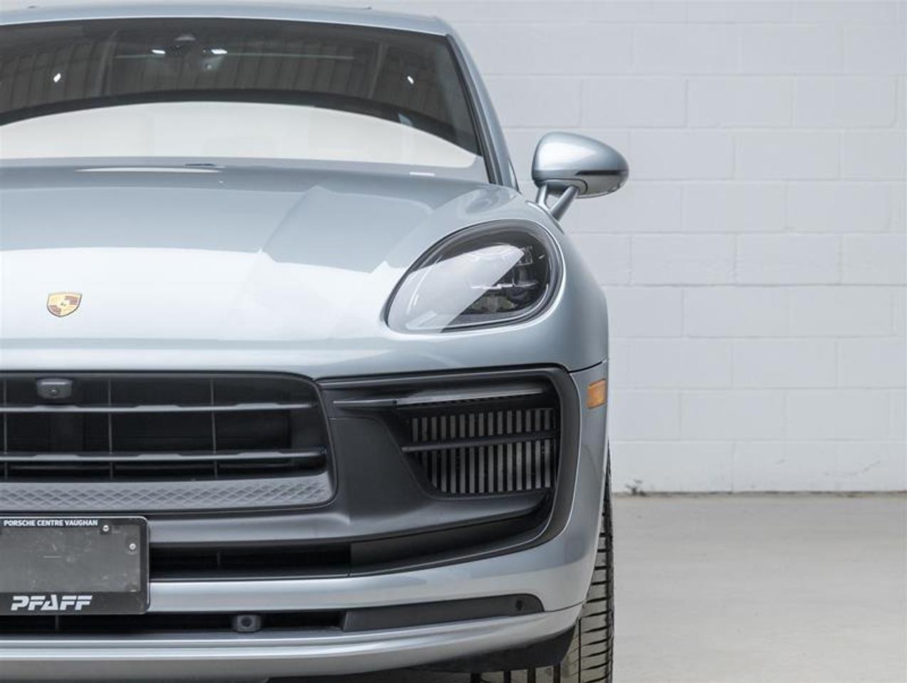 2023 Porsche Macan  Photo