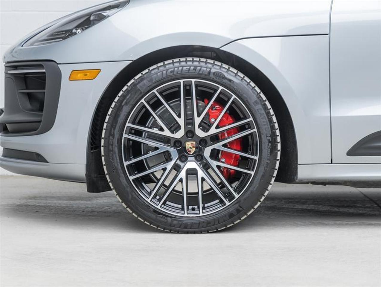 2023 Porsche Macan  Photo