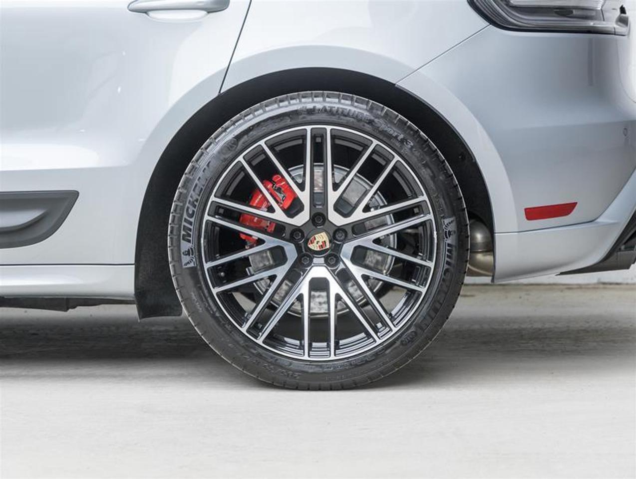 2023 Porsche Macan  Photo