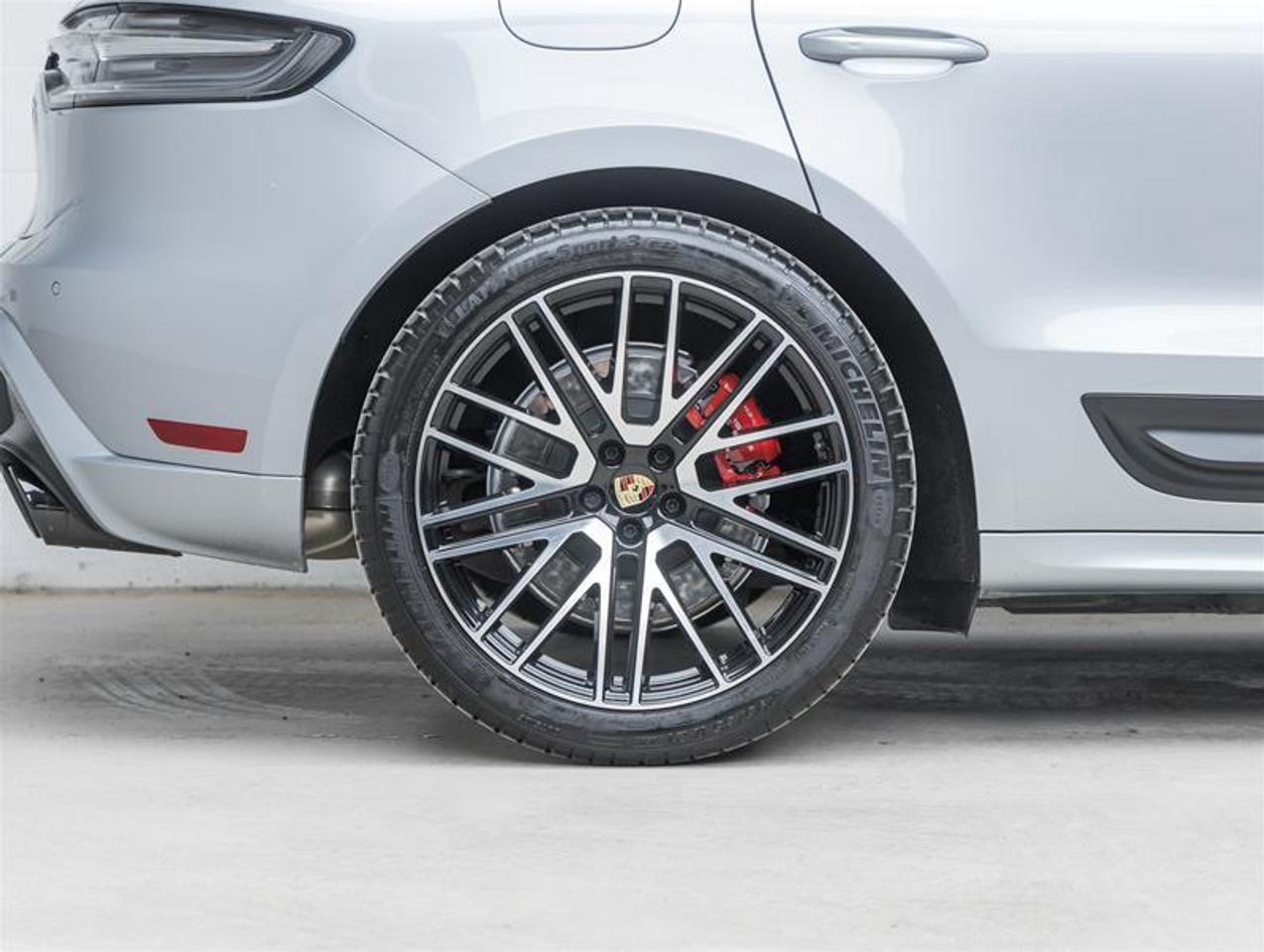2023 Porsche Macan  Photo