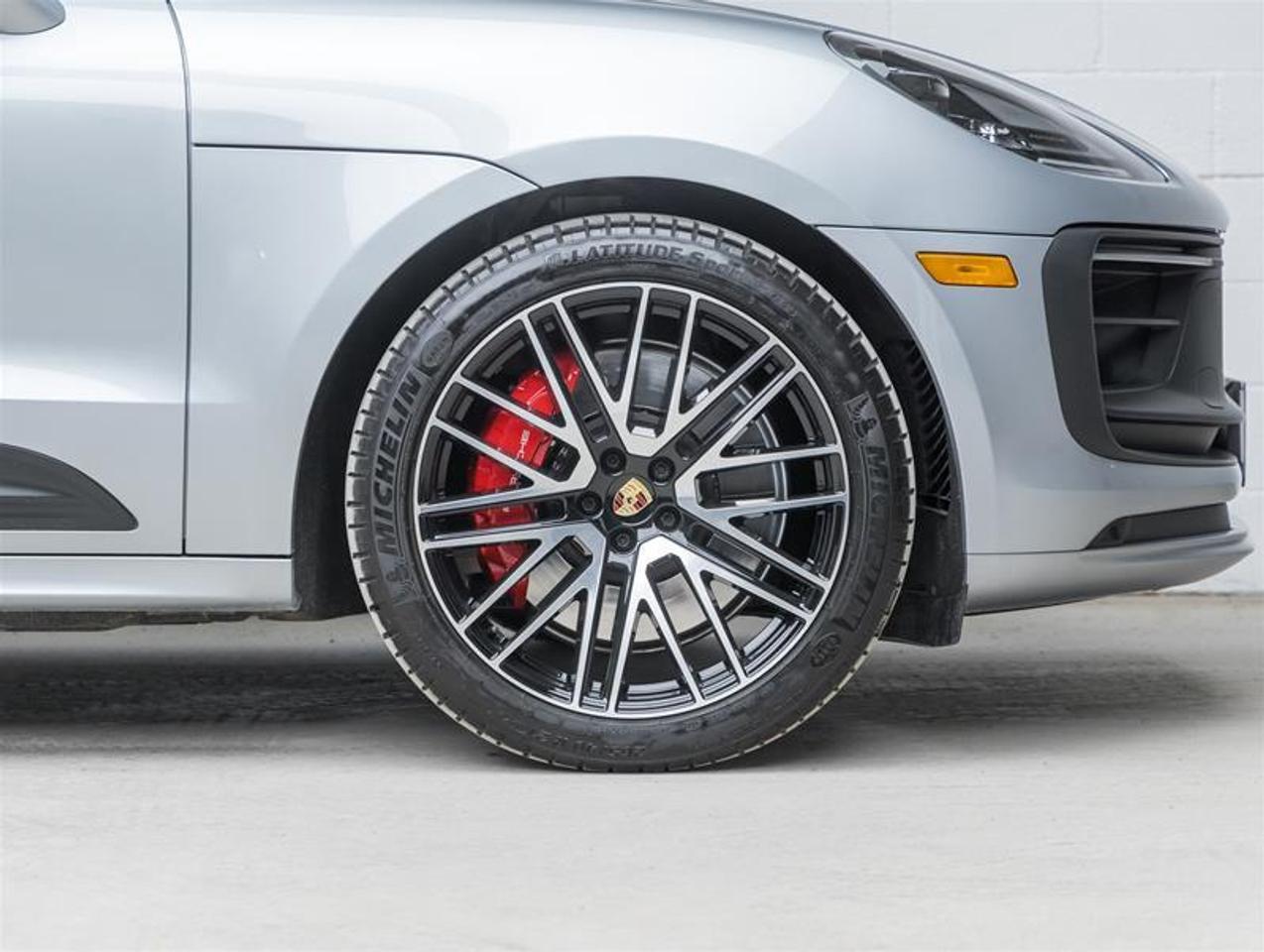 2023 Porsche Macan  Photo