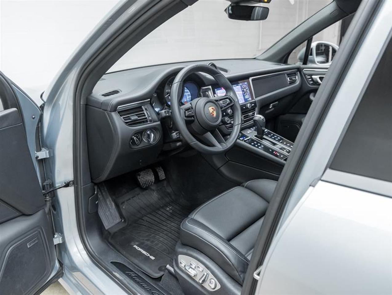 2023 Porsche Macan  Photo