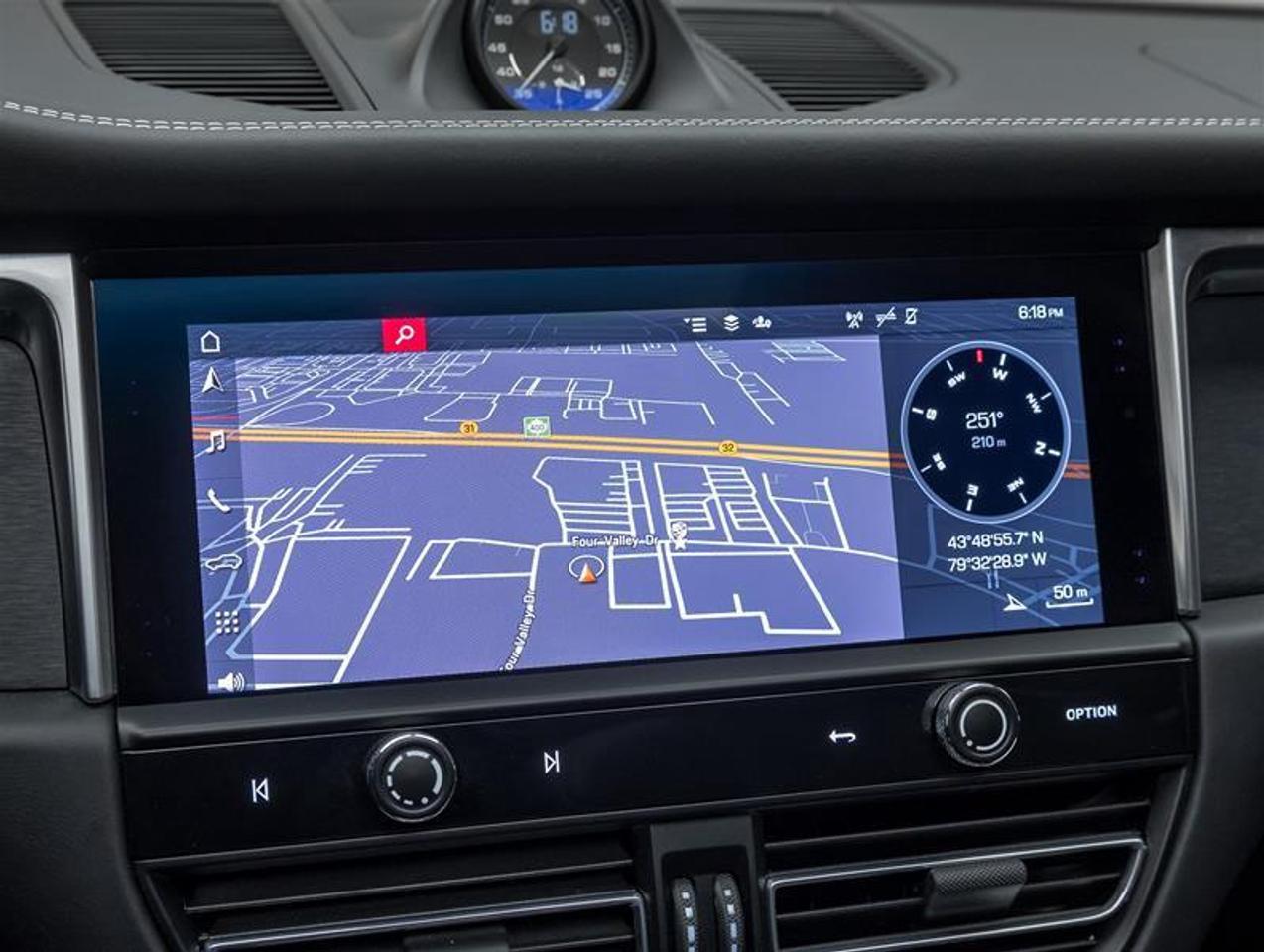 2023 Porsche Macan  Photo