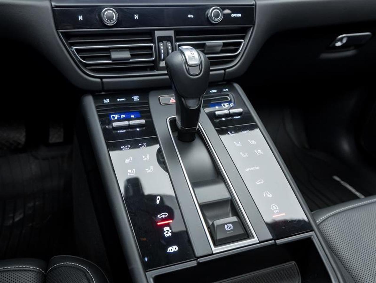 2023 Porsche Macan  Photo