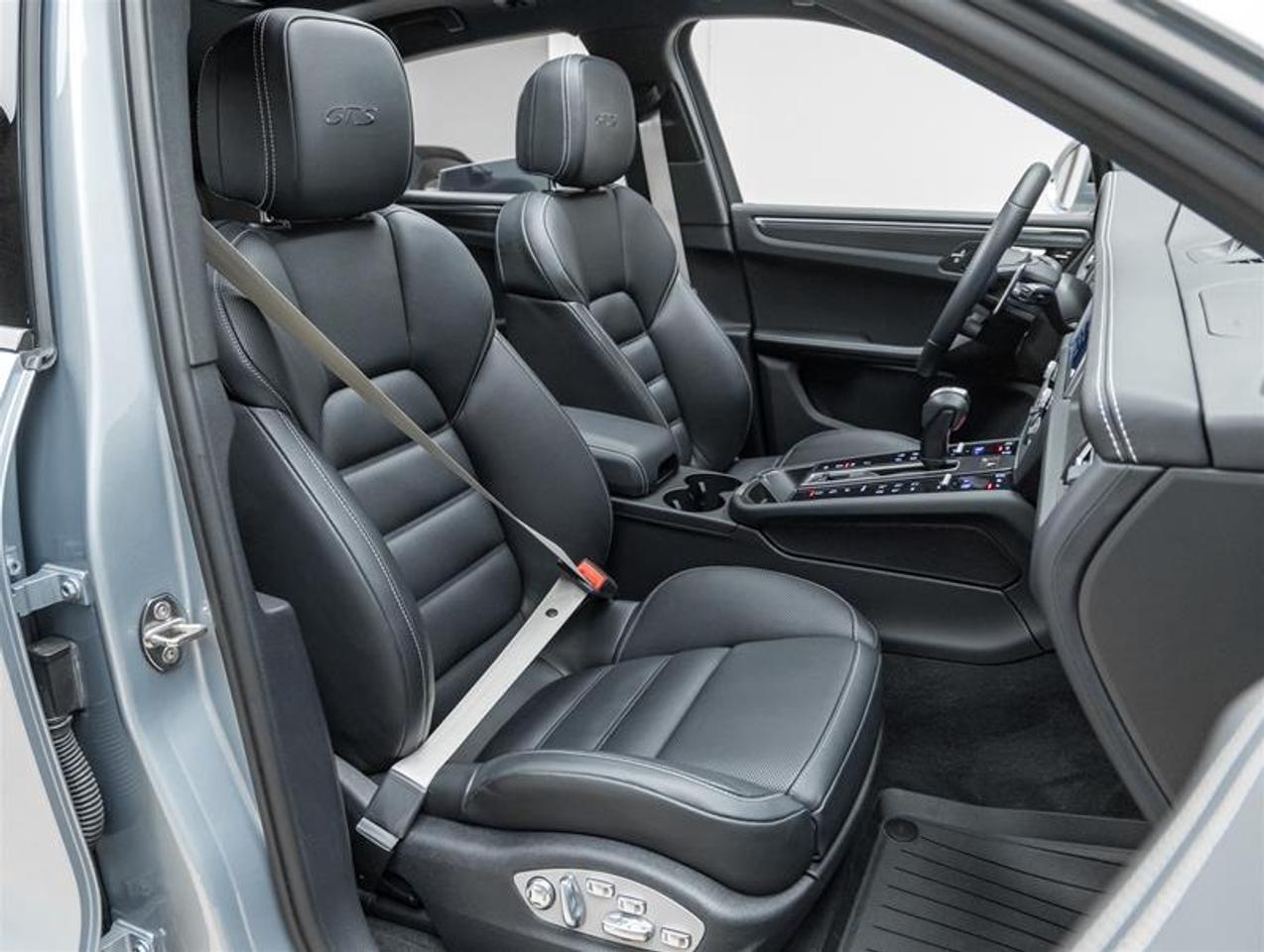 2023 Porsche Macan  Photo