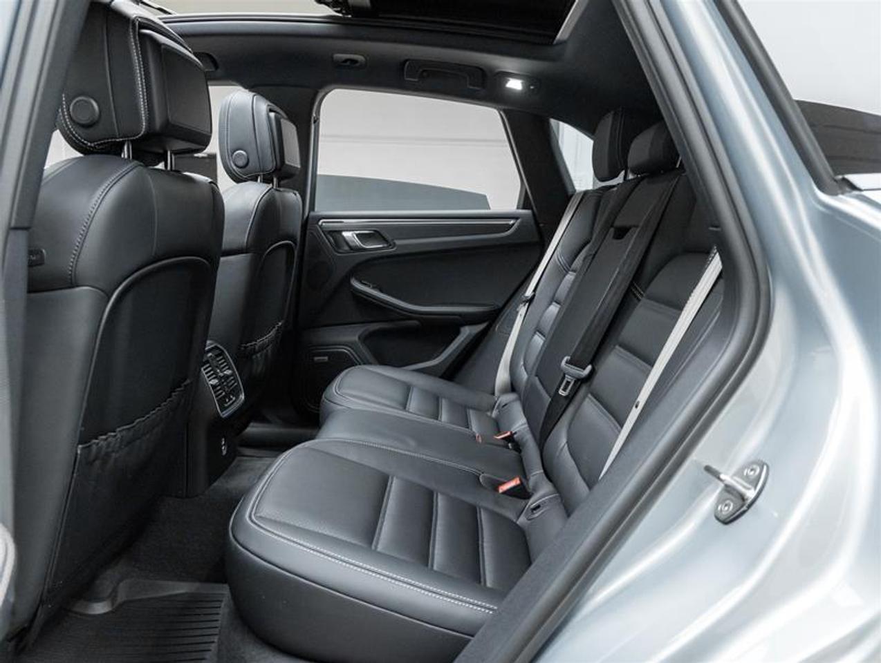 2023 Porsche Macan  Photo