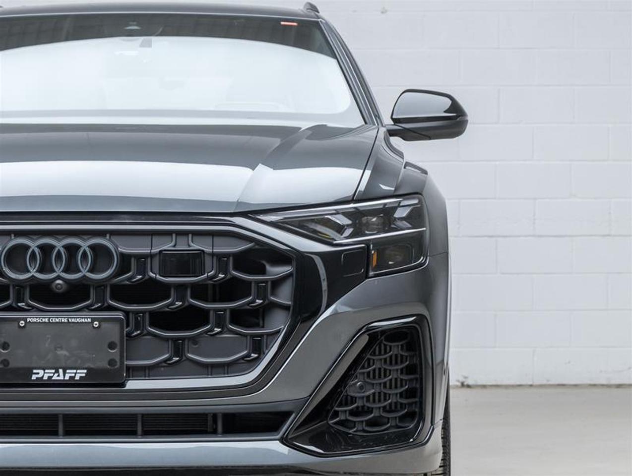 2025 Audi Q8  Photo3