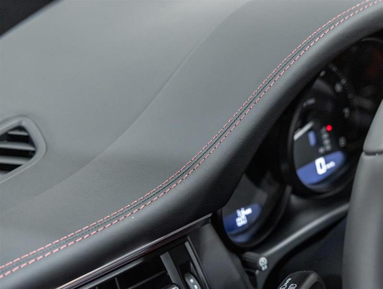 2026 Porsche Macan  Photo