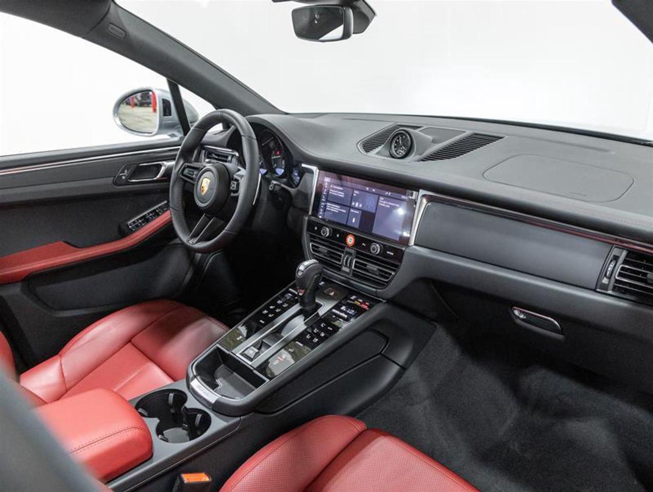 2026 Porsche Macan  Photo