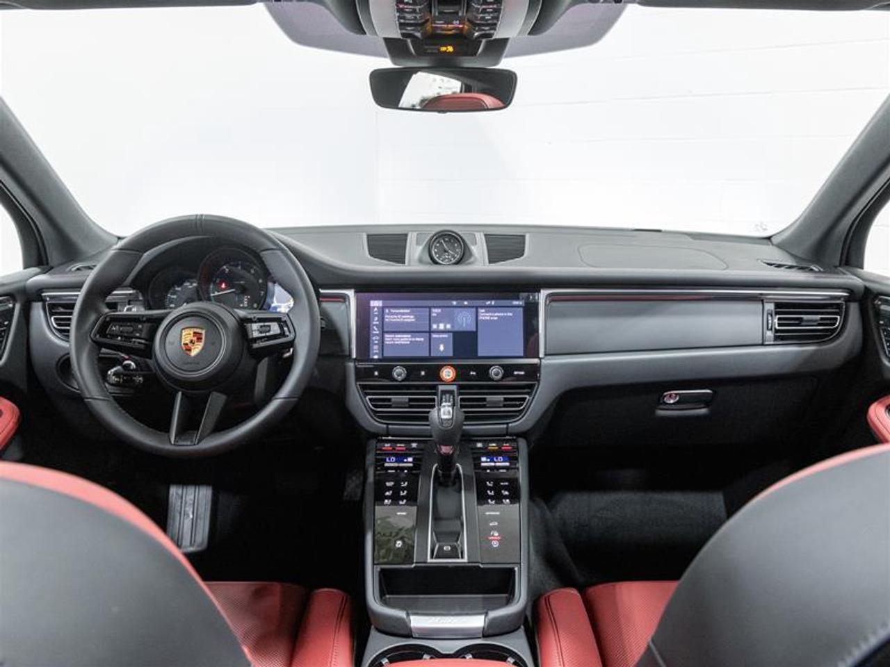 2026 Porsche Macan  Photo