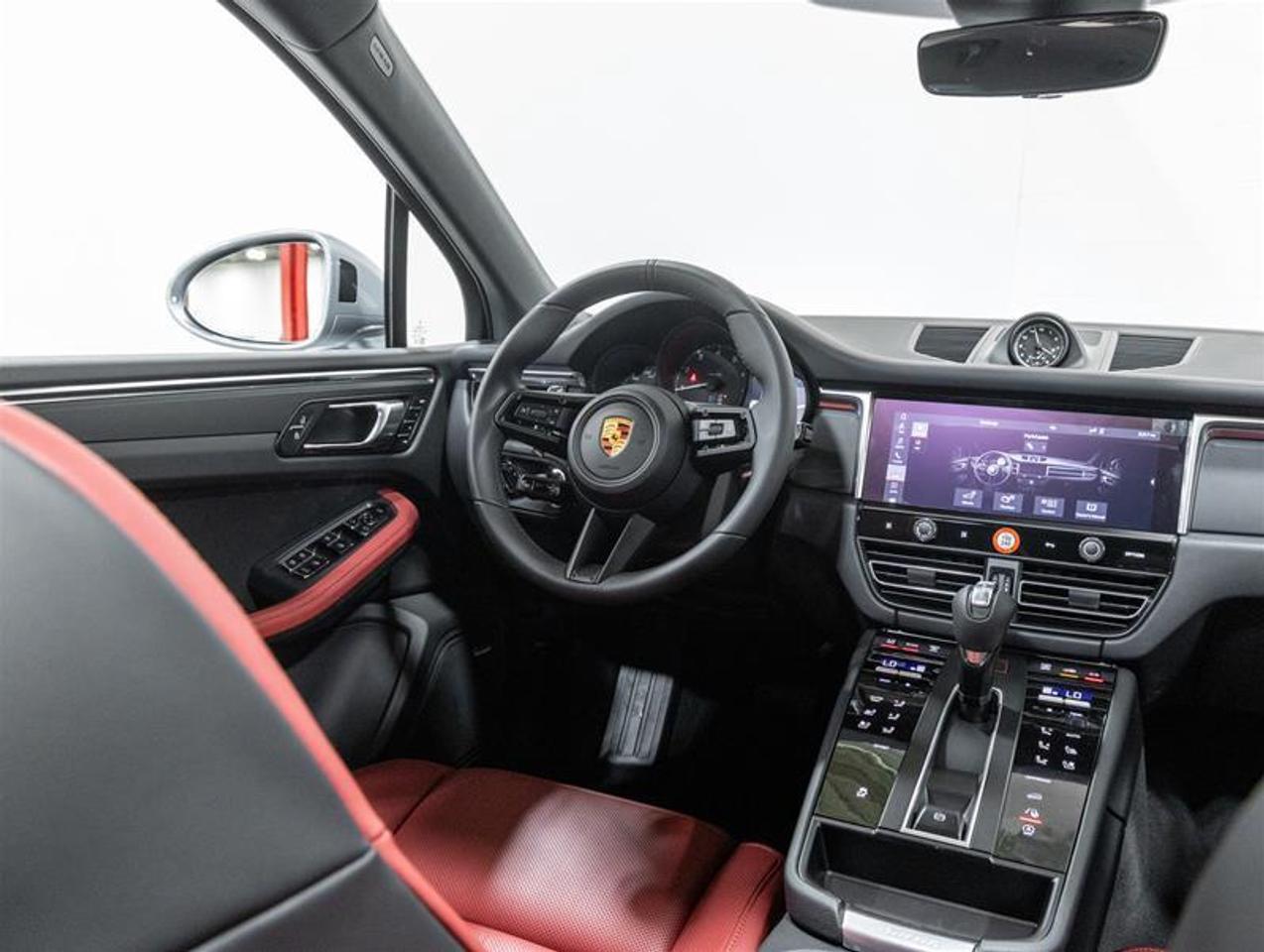 2026 Porsche Macan  Photo