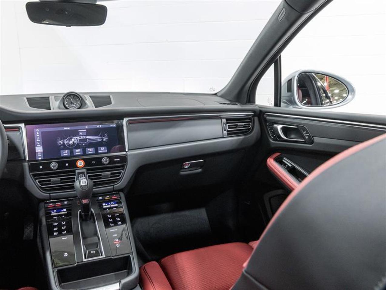 2026 Porsche Macan  Photo