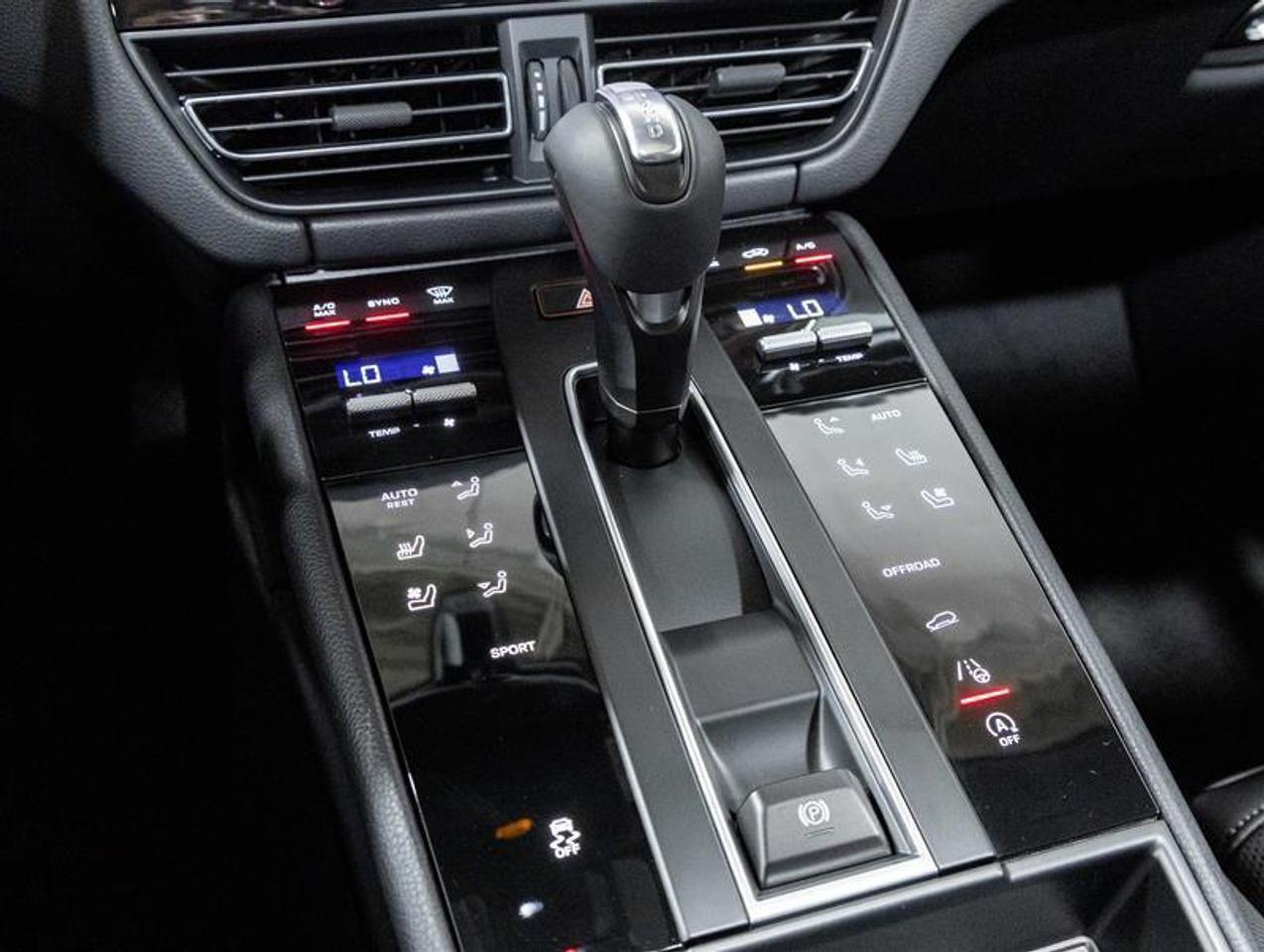 2026 Porsche Macan  Photo